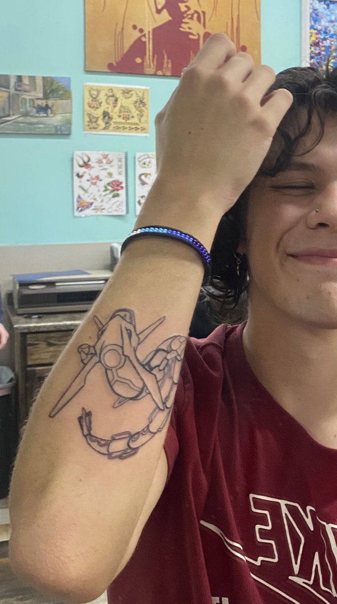 uhhh ok on Twitter "MY ARTIST WENT CRAZY OMG"