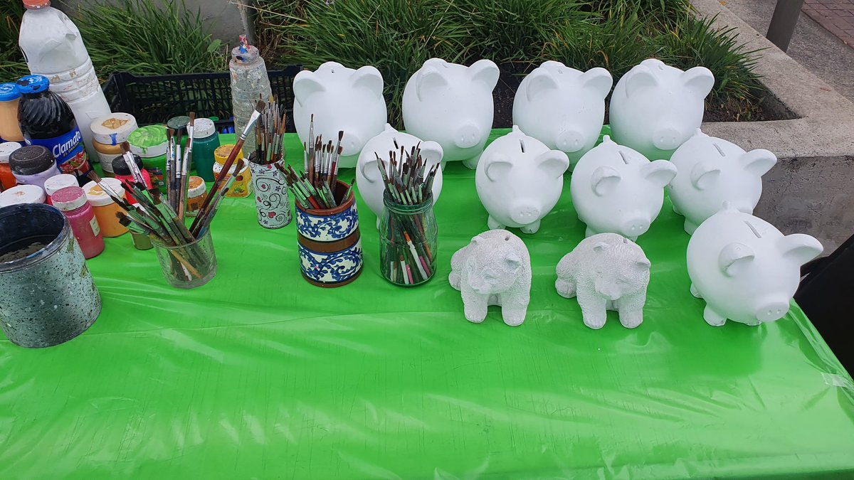 GdlPaseo's tweet image. Ven a Chapu esq. Gpe Zuno a pintar y decorar tu 🐷 o tu personaje favorito. .los sábados desde las 6pm hasta la media noche #SomosCultura #PaseoChapultepec #Artesanos