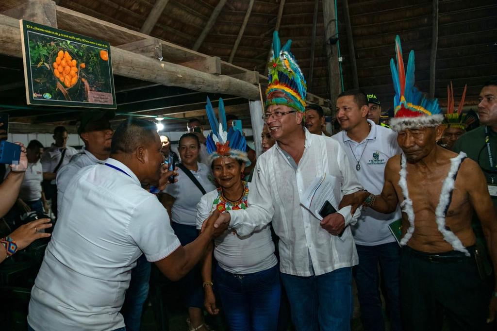 petrogustavo's tweet photo. Me reuno con la población de Puerto Leguízamo, Putumayo, para hablar del plan del gobierno para recuperar la Selva Amazónica y establecer la paz en la región. https://t.co/DZCY7tWgg4