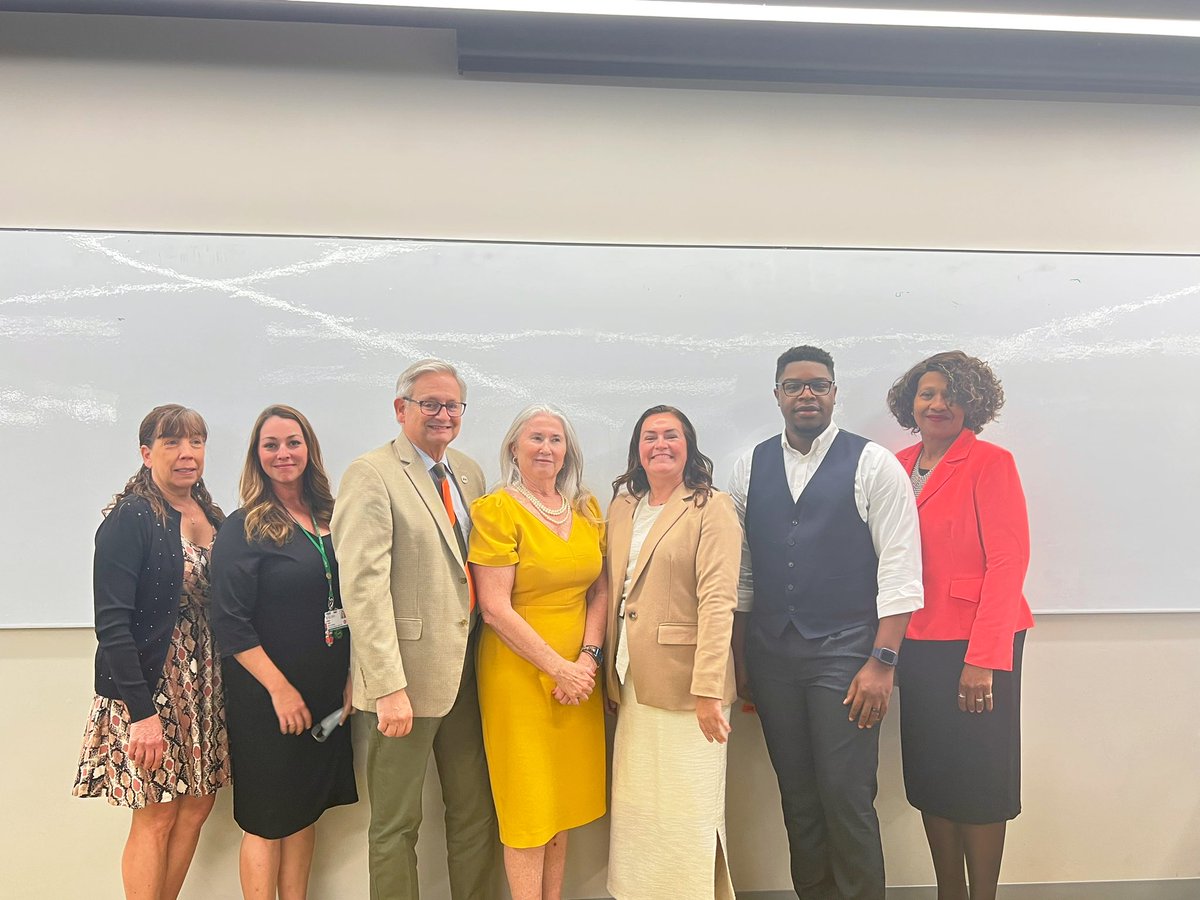 RushUNursing's tweet photo. College of Nursing faculty talked research, health equity, teaching using simulation technology and community practices at their breakout session #ru50 https://t.co/qZsZMvXY5L