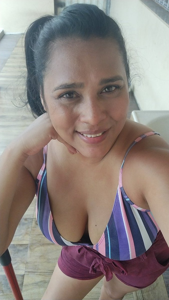 Gomeslluh's tweet photo. A vida da patricinha, não está fácil... 
#BoaNoite https://t.co/blY0N1HpaQ
