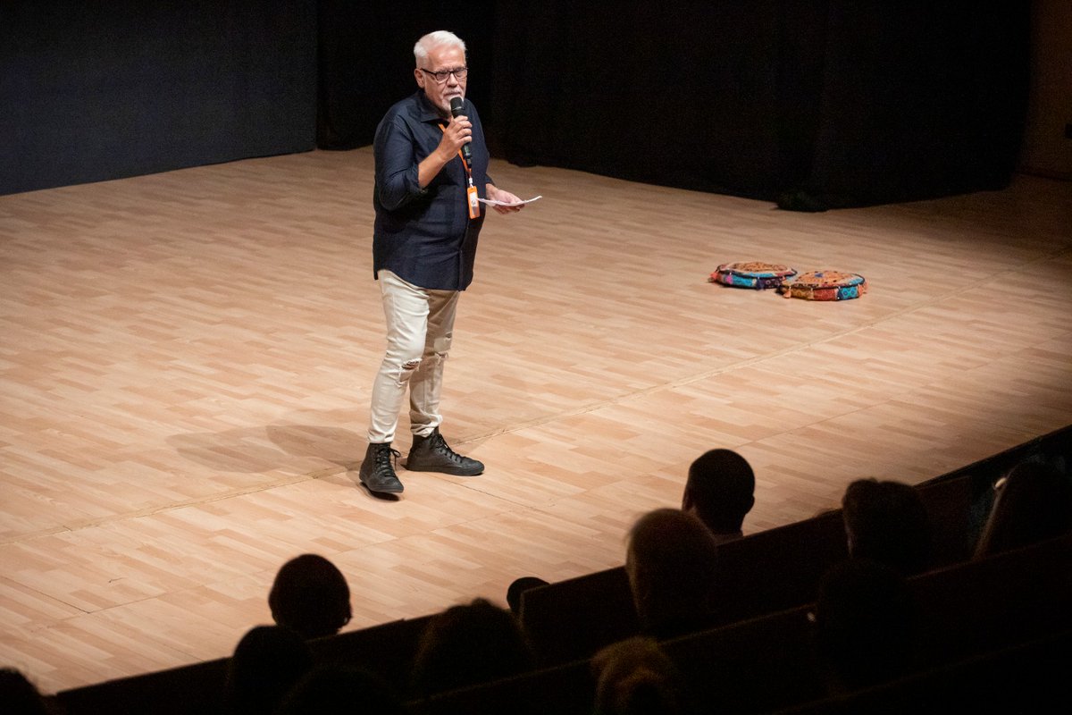 jordi_ballart's tweet photo. 🎤 A la tarda he anat a veure el musical solidari “Laila Majnum” que ha organitzat la delegació terrassenca de @ATHCAT a càrrec de Som Bollywood per a recaptar fons per pisos d’acollida per pacients i familiars en vulnerabilitat. 

👏🏻 Enhorabona per l'acte! Ho hem passat molt bé! https://t.co/iSru5Qvqjk