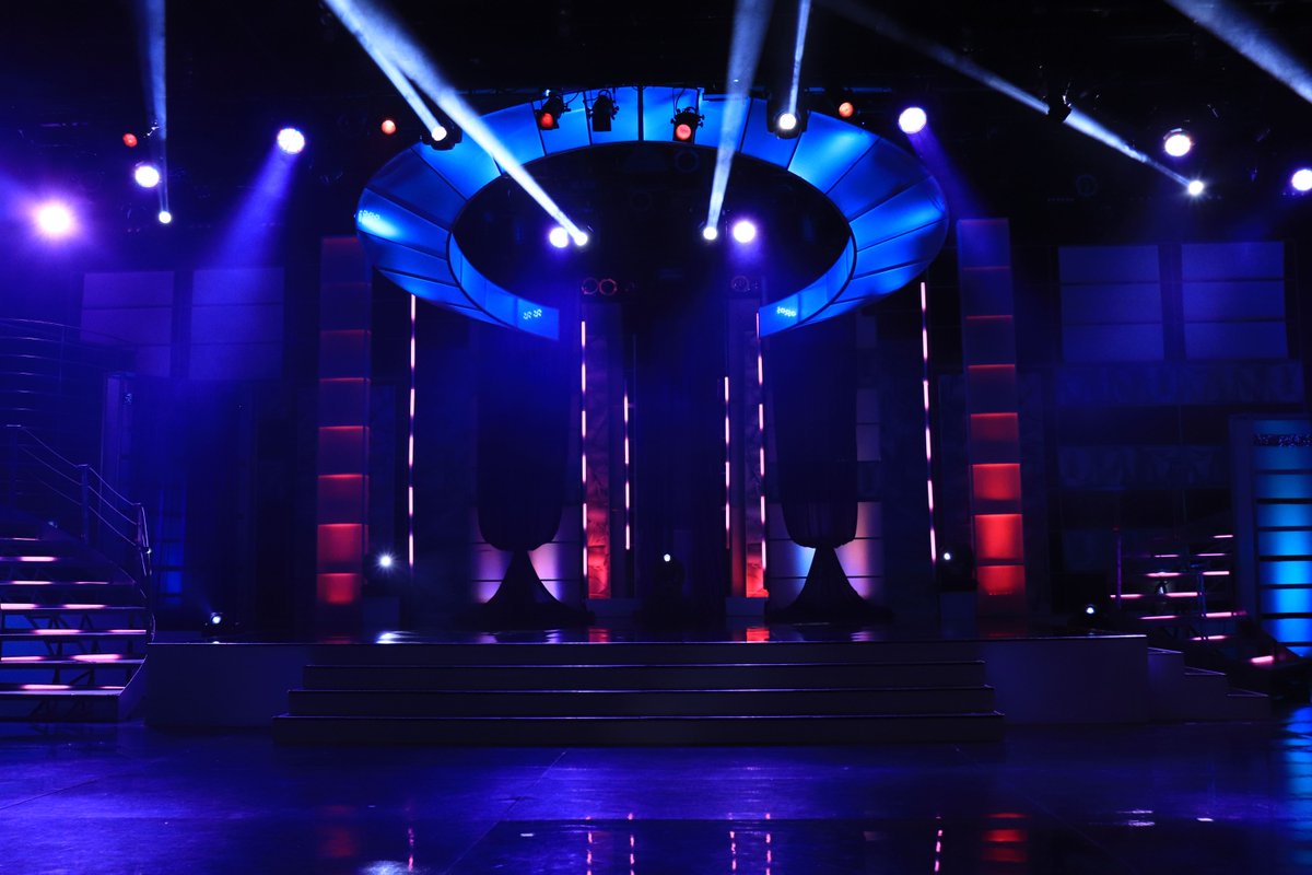 MissVzla's tweet photo. ¡Es aquí ✨! Este estudio ya está listo para recibir a nuestros invitados, animadores y las 2️⃣4️⃣ candidatas al #MissVenezuela2022 para celebrar una noche divertida y de muchas premiaciones en la #GalaInteractiva2022 📲 RT si estás en sintonía 🙌🏻 https://t.co/oheSZVpXGV