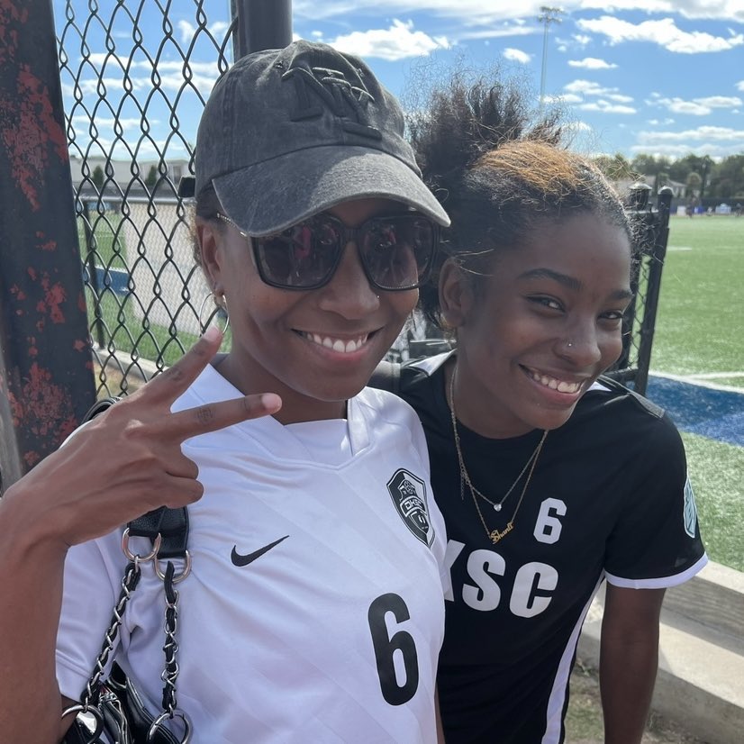 DKSC_U1819_ECNL's tweet photo. Families on and off the pitch 🖤❣️ @ECNLgirls @DKSC_official #dkscproud #culture #BADTOPU https://t.co/sxTnAMXDAE