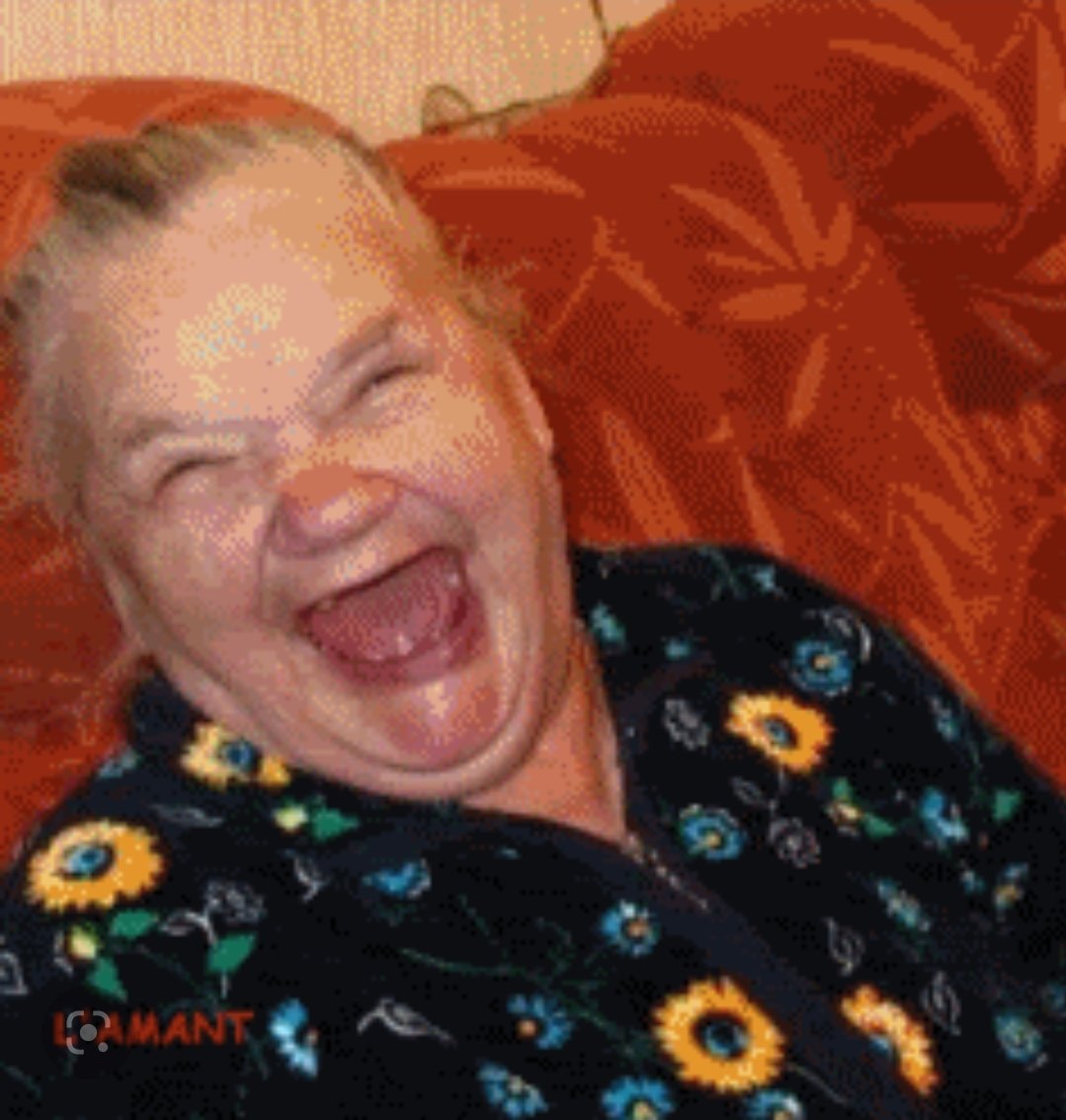 Бабка смеется