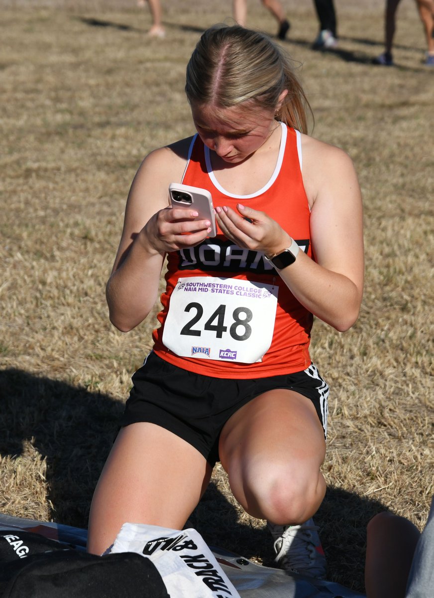 Scoop_DoaneTF's tweet photo. Like @ReaganShoemaker and @Mk_Natalee, keep a sharp eye out for the #DoaneXC #MidStates photo album…coming to a Twitter feed near you Sunday! ;-) https://t.co/obcyt5g0kz