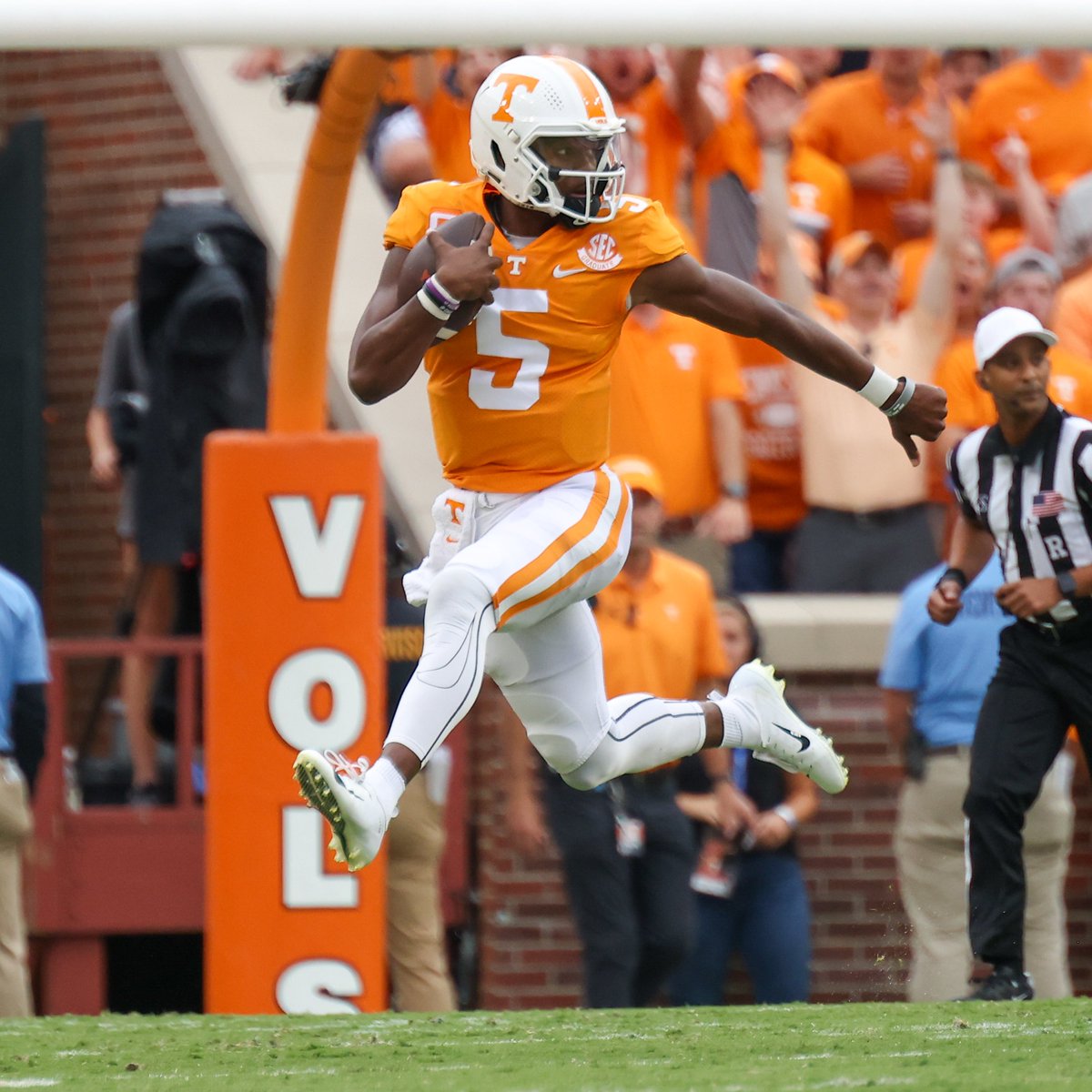 First 7 weeks 
(2021 Bryce Young vs 2022 Hendon Hooker)

Young                      Hooker
6-1               W-L        7-0
2,082     Pass Yds    2,093
24-3        TD-INT      18-1
69.6%     Comp%     70.6%
0             Rush TD     3