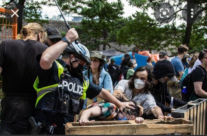 SuzieqVayglo's tweet photo. @globeandmail This is the real
John Tory. He's voted against making homelessness an emergency, for years.
#TurfTory https://t.co/HWTJIwPTrF
