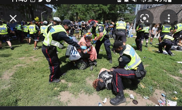 SuzieqVayglo's tweet photo. @globeandmail This is the real
John Tory. He's voted against making homelessness an emergency, for years.
#TurfTory https://t.co/HWTJIwPTrF