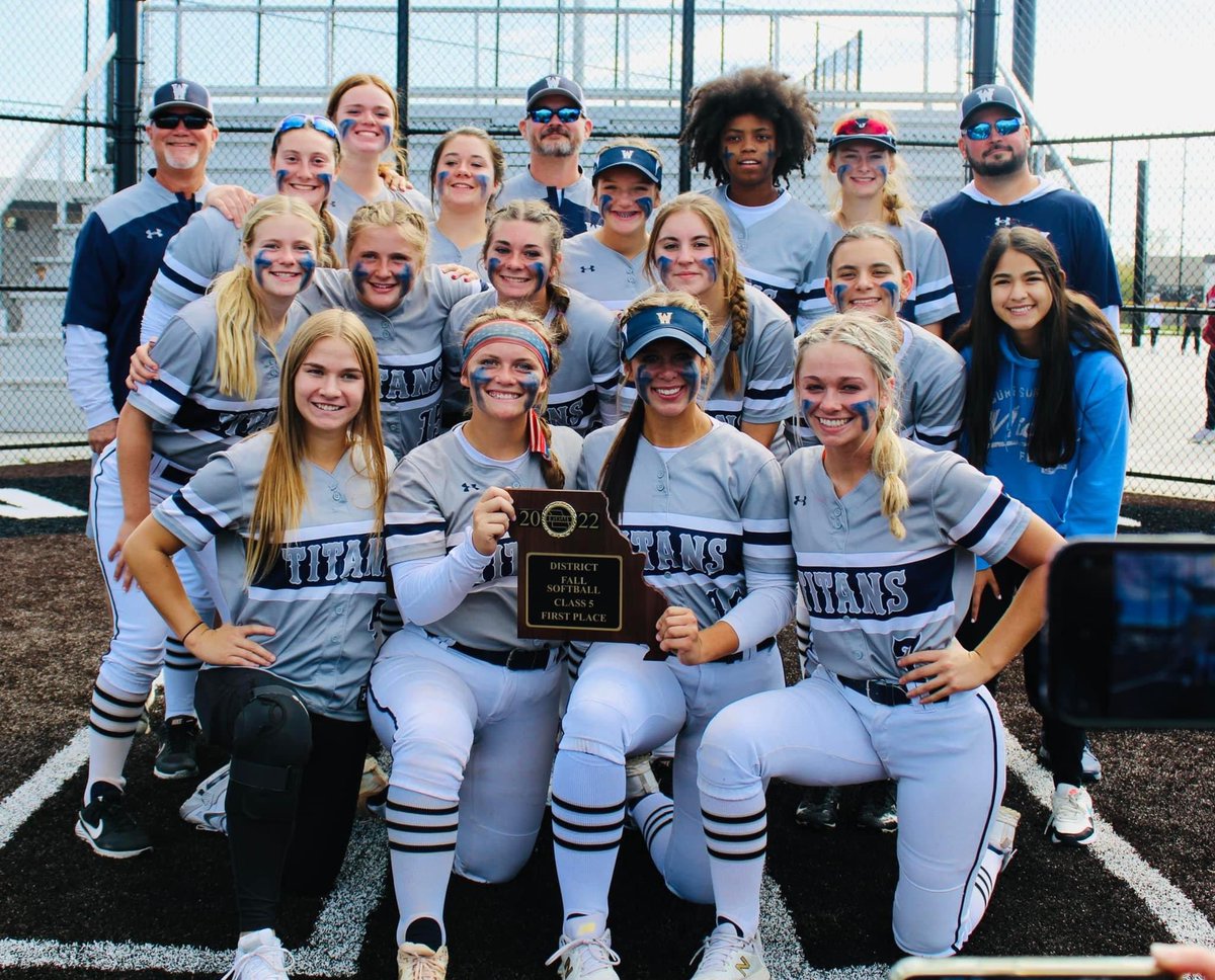 zoe_holler7's tweet photo. Freshman year ✅ I had the best experience! I learned so much about the game just through my teammates and the culture behind HS Ball. I played first and had 162 putouts and 11 double plays. Can’t wait for next year! @TGASciara @LSWsoftball @ExtraInningSB https://t.co/to5brS3Nuf