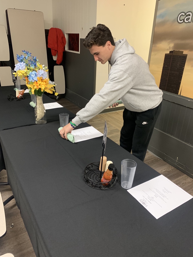 CoachDetweiler's tweet photo. We’ve faced a lot of adversity on the football field this season, but that pales in comparison to real-life adversity, such as not knowing where your next meal is coming from. Our guys volunteered to serve hot food today to those less fortunate. @ACPatsfootball @ACHSathletics https://t.co/UzmOFoHryX
