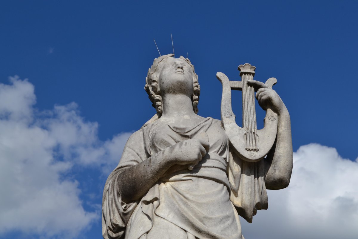 GoldenMusicColo's tweet image. Origins or the Violin - the Byzantine Lira
The violin was first built in the early 16th century, in Italy. The earliest evidence for it's existence is in paintings by Gaudenzio Ferrari from the 1530s, though Ferrari's instruments had only three strings. mvnt.us/m1350292