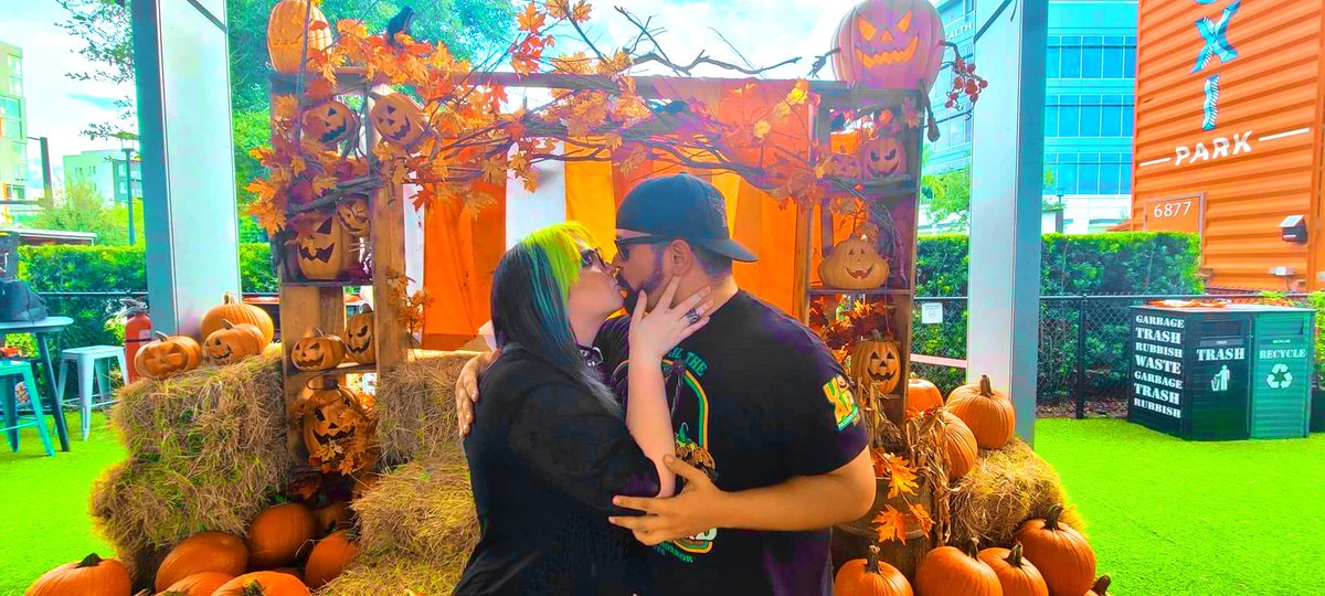 TuckBeck's tweet photo. New Header. Because this picture of me &amp; my love on our One Month Anniversary is too cute. 🍂❤️🍂
.
#Romance #Love #OrlandoFlorida 
#BoxiPark #Romantic #LoveStory #CoupleGoals #TuckAndSherry 🧡 https://t.co/6i6cOhCRet