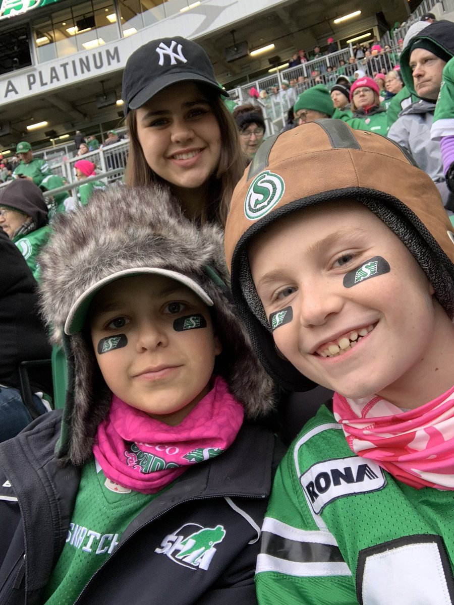 #ruffleschipsgiveaway #riderslive <a href="/sskroughriders/">Saskatchewan Roughriders</a> section 118 loves chips!
