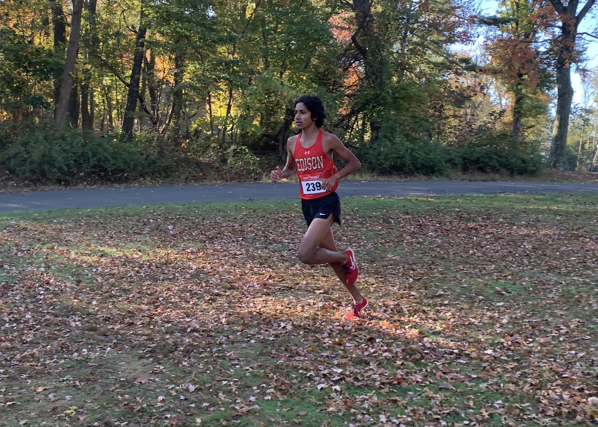 lambo2126's tweet photo. 🚨GMC XC RECAP ALERT 🚨 
🧹Huge shoutout to Monroe, who broke out the brooms to sweep its first titles ever as the Falcons ruled the day at Thompson Park💥
🔥And how about Vadul and Artz!! They rocked the course to win individual titles🔥
⚡️Recap+videos-
https://t.co/mP8Ke0YsUz https://t.co/0MBrVuF1mq