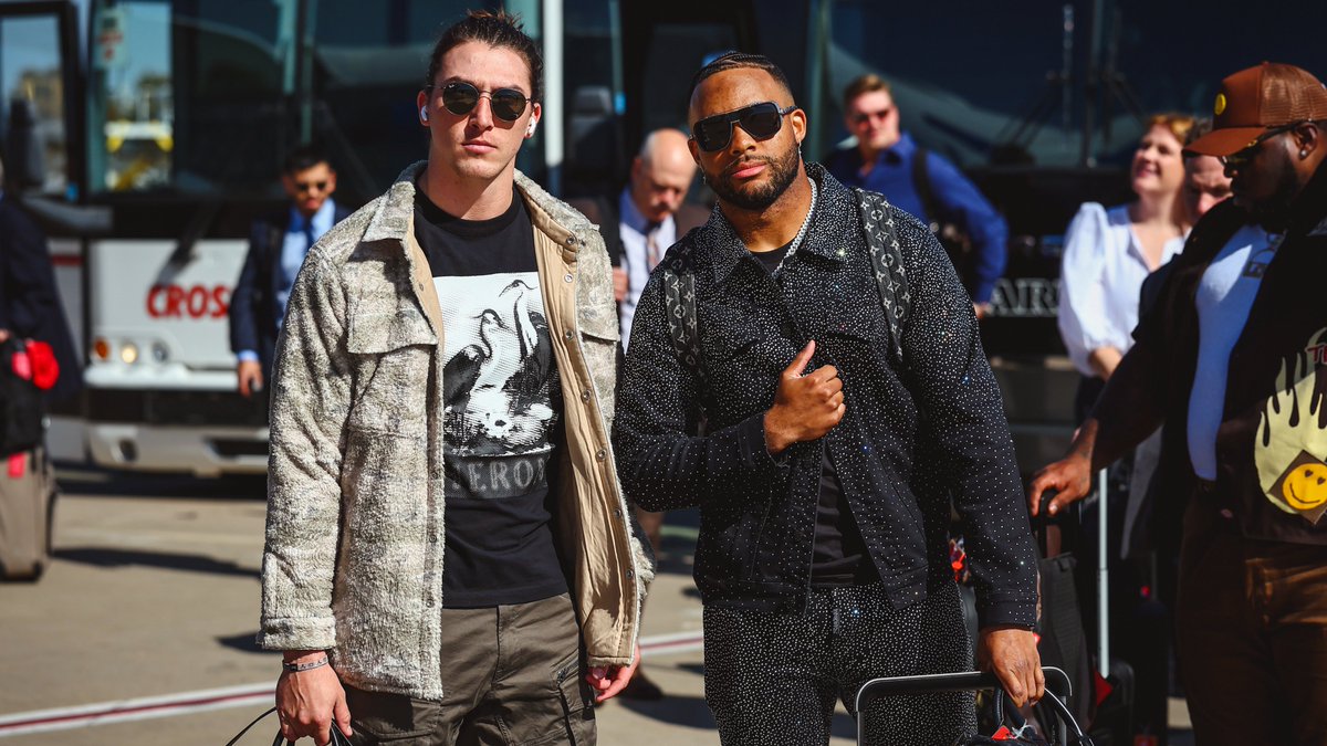 Chiefs's tweet photo. Touched down in the Bay ✈️ https://t.co/D8DgwH1ZJ8