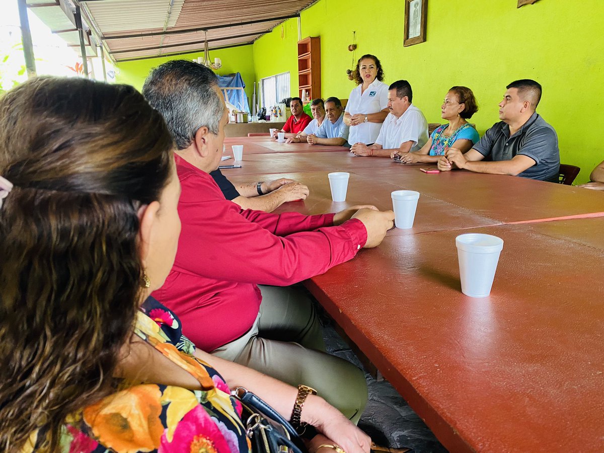 NA_Colima's tweet photo. Esta tarde el Comité de Dirección Estatal de #NuevaAlianzaColima que preside la Mtra. Ma. Iliana Arreola Ochoa, sostuvo un encuentro con aliancistas del municipio de #Cuauhtémoc para el reforzamiento del Comité Municipal
#nuevaalianzasetransforma
#laalianzasigue
#laalianzacontigo https://t.co/Zt0b6p2QYX