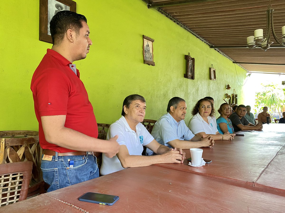 NA_Colima's tweet photo. Esta tarde el Comité de Dirección Estatal de #NuevaAlianzaColima que preside la Mtra. Ma. Iliana Arreola Ochoa, sostuvo un encuentro con aliancistas del municipio de #Cuauhtémoc para el reforzamiento del Comité Municipal
#nuevaalianzasetransforma
#laalianzasigue
#laalianzacontigo https://t.co/Zt0b6p2QYX