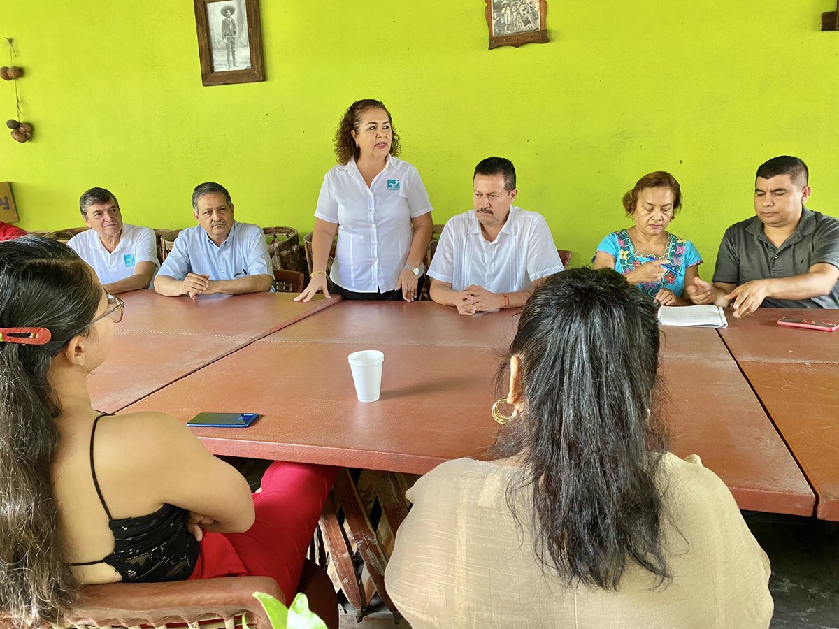 NA_Colima's tweet photo. Esta tarde el Comité de Dirección Estatal de #NuevaAlianzaColima que preside la Mtra. Ma. Iliana Arreola Ochoa, sostuvo un encuentro con aliancistas del municipio de #Cuauhtémoc para el reforzamiento del Comité Municipal
#nuevaalianzasetransforma
#laalianzasigue
#laalianzacontigo https://t.co/Zt0b6p2QYX