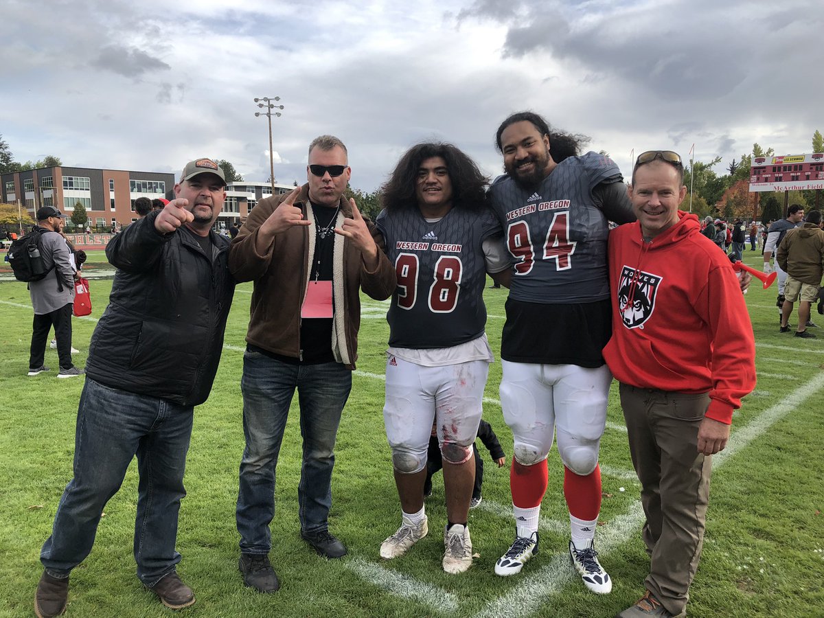 TatiStowers's tweet photo. @WOU_Wolves Alumni DL w true freshman @7_stowers and role model #94 Noa Aluesi. Locked in the dub vs Eastern NM 46-7 #cheeehooo @FaipeaAvaava https://t.co/iQRJLF2CYo