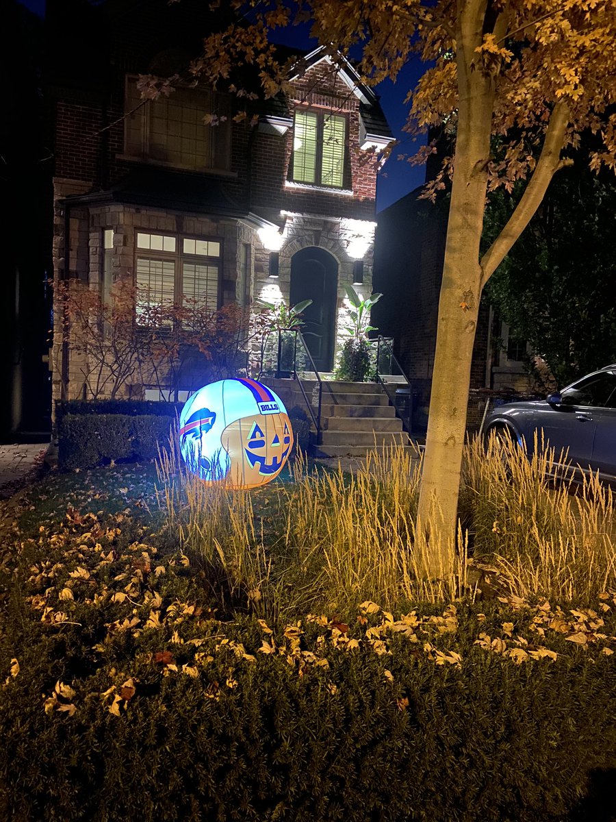 BillsFanAnthony's tweet photo. The perfect Halloween decoration doesn’t exist…. https://t.co/FKBDXtlv2J
