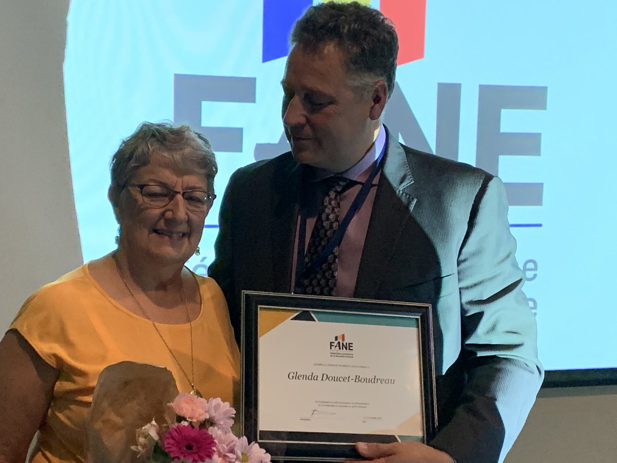 Glenda Doucet-Boudreau, récipiendaire du certificat Léger-Comeau. Félicitations ! <a href="/saclare1/">La SAC</a> @FFANE <a href="/DesAcadiens/">Fédération des parents acadiens de la NÉ</a> <a href="/Aines_NE/">RANE</a>