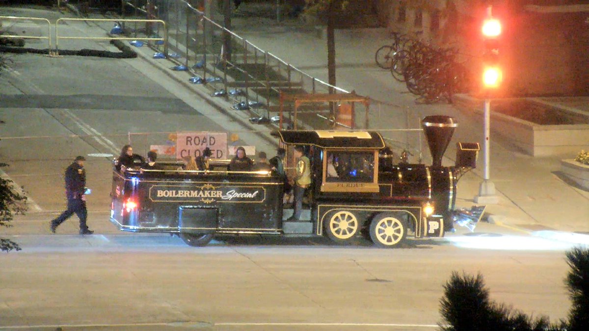 UWMadisonPolice's tweet photo. Did y’all hear the self-proclaimed “world’s loudest college mascot” -- aka @PurdueTrain -- in Madison this weekend?

Yeah…we heard it too…at 10:15pm Friday night on West Johnson. #ExcessiveNoiseViolation #JustAWarning https://t.co/AHrYUS7im2