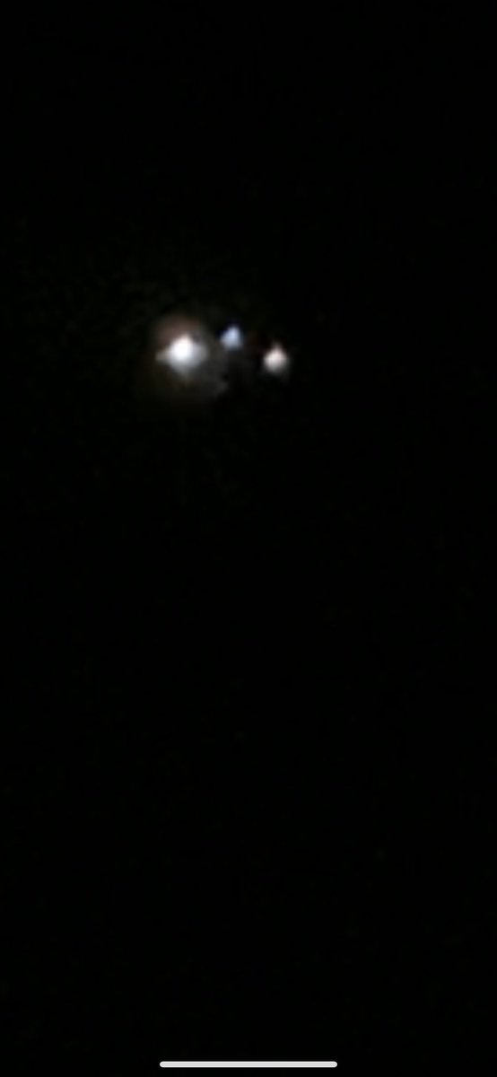 bugslittlefrogg's tweet photo. Y'all am I tripping? This was going so slowly in the air not like a plane does and it doesn't look anything like a plane???? It also wasn't flying in a straight line???
#plane #alien #alienabduction #alienvideo #videos #space https://t.co/MRfxWOegoD