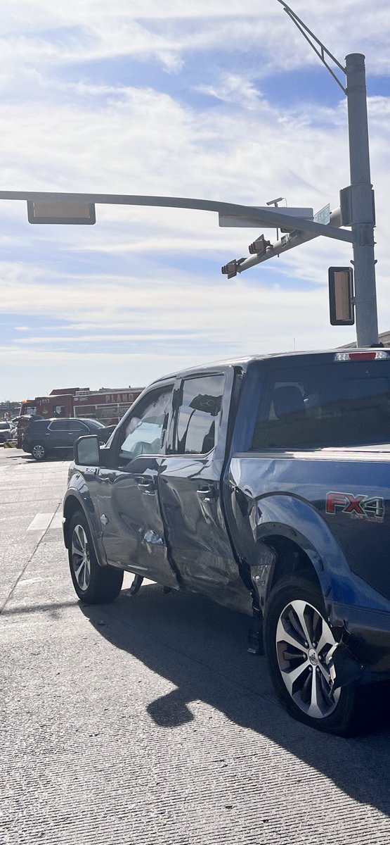 HeartOTXHeartMD's tweet photo. I’m SO glad that I gave my truck to my son/daughter-in-love
@Ford F-150 saved lives of my family…w Von in the back seat
I used to tell my brothers to “be tough like #BobLilly”-so glad that this “T-Bone” didn’t end up w injury to my loved ones or the careless driver who hit ‘em https://t.co/RhF35KCdST