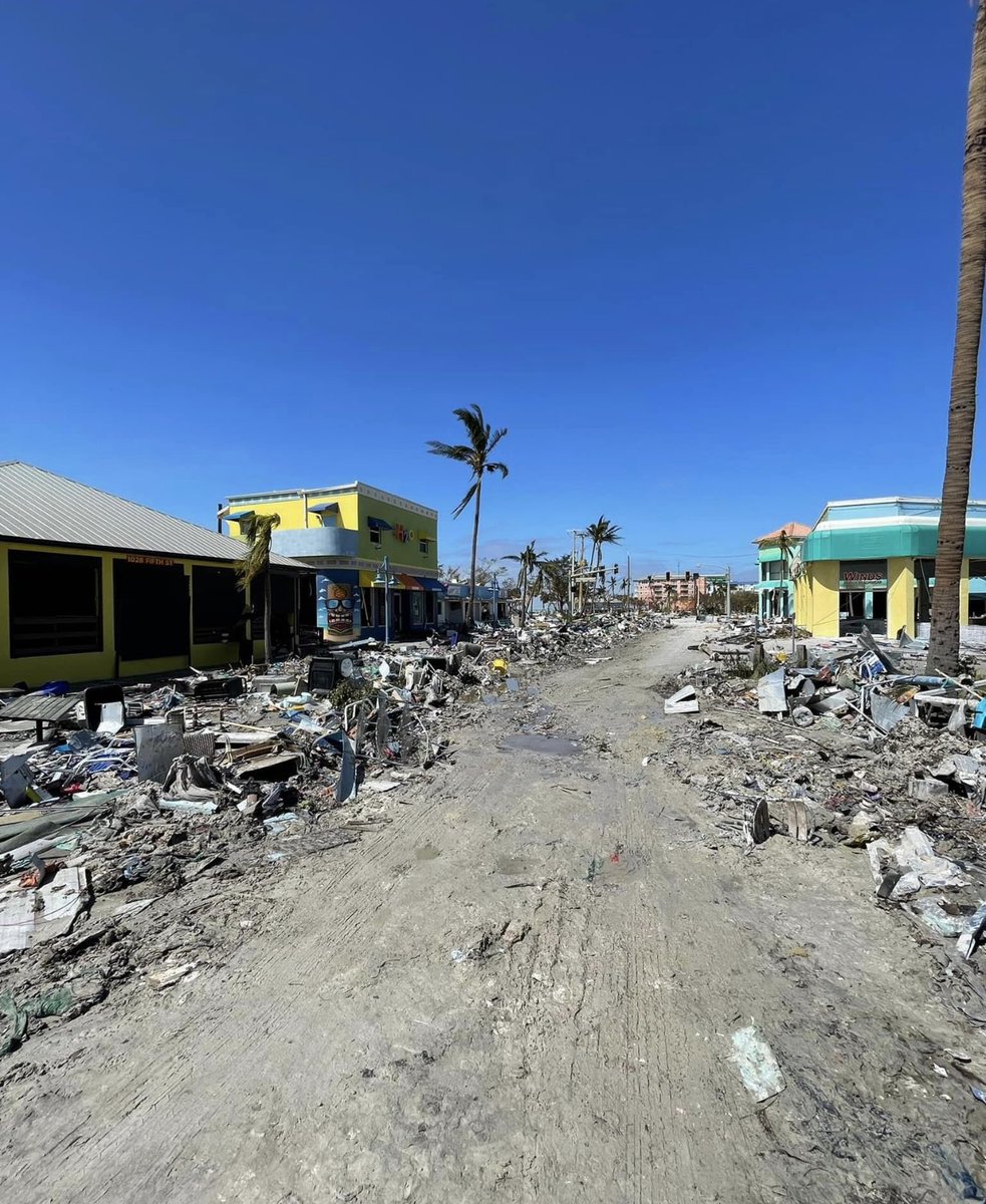 brendanbrown19's tweet photo. Been working in Florida helping these folks, shit sad 😔 https://t.co/M7BItAbXAy