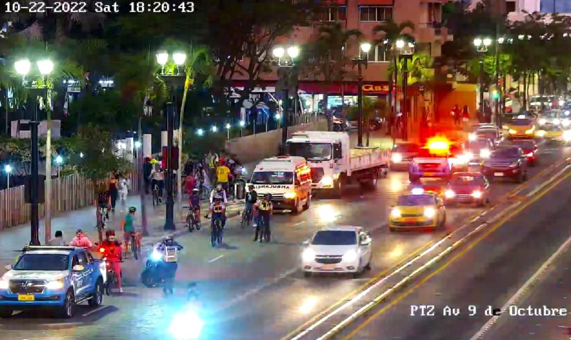 ATM_Transito's tweet photo. #ATMinforma | Se da inicio al evento 🚴🏻#Bicinema🚴🏻♀️, mismo que tendrá el siguiente recorrido:
-Av. Carlos Julio Arosemana
- Av. Las Monjas
- Carlos Cueva Tamariz
- Av. Plaza Dañín
- Av. Del Periodista
Mantén un espacio mínimo de 1.5 metros entre el auto y el ciclista.
📸#CCITT https://t.co/59vvt7VQha