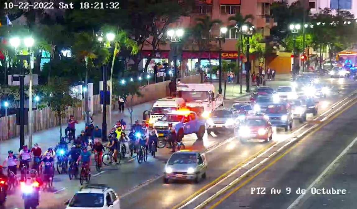 ATM_Transito's tweet photo. #ATMinforma | Se da inicio al evento 🚴🏻#Bicinema🚴🏻♀️, mismo que tendrá el siguiente recorrido:
-Av. Carlos Julio Arosemana
- Av. Las Monjas
- Carlos Cueva Tamariz
- Av. Plaza Dañín
- Av. Del Periodista
Mantén un espacio mínimo de 1.5 metros entre el auto y el ciclista.
📸#CCITT https://t.co/59vvt7VQha
