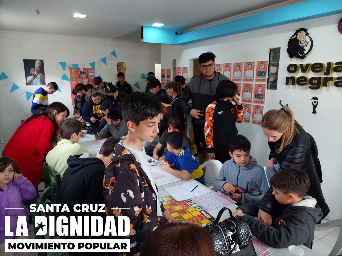 DignidadCruz's tweet photo. 𝟑𝐞𝐫 𝐲 𝟒𝐭𝐚 𝐅𝐄𝐂𝐇𝐀 𝐃𝐄 𝐈𝐍𝐓𝐄𝐑𝐂𝐀𝐌𝐁𝐈𝐎 𝐃𝐄 𝐅𝐈𝐆𝐔𝐑𝐈𝐓𝐀𝐒🇦🇷🥇⚽

Seguimos intercambiando, sumate todos los Sábados,  mira acá los q fueron los encuentros.

PD: Sorteamos Figuritas, Álbumes y premios mundialistas

#LaDignidad 
#FrenteFederalSantacruceñx https://t.co/kKgMYzo9xk