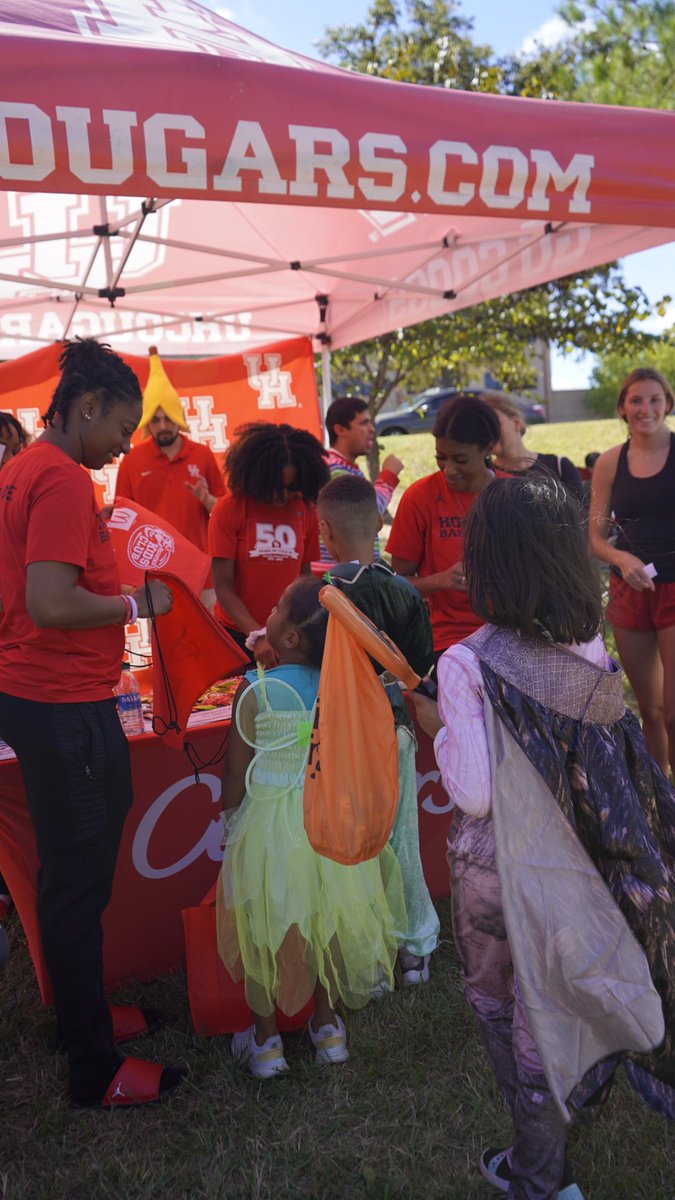 We had a great time today with <a href="/UHCougarSAAC/">UH Cougar SAAC</a> at the trunk or treat event!!!

#EverythingMatters x #GoCoogs