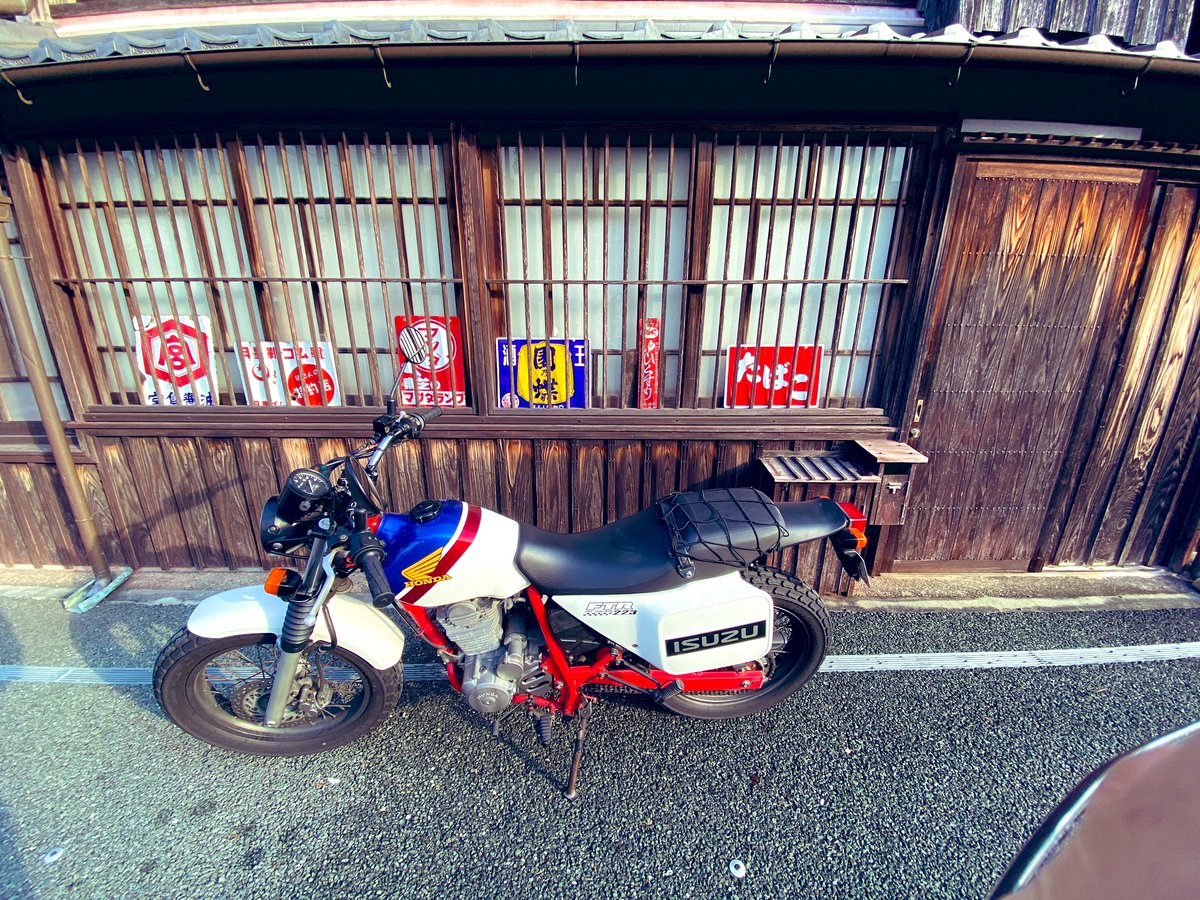 「八女 福島八幡宮思い違いでなかなか辿り着けず ワンさん!と思ったら木彫りのシロち」|ぞうむしプロ 『トラックドライバーの怪談 First gear』書籍化 4月28日発売のイラスト
