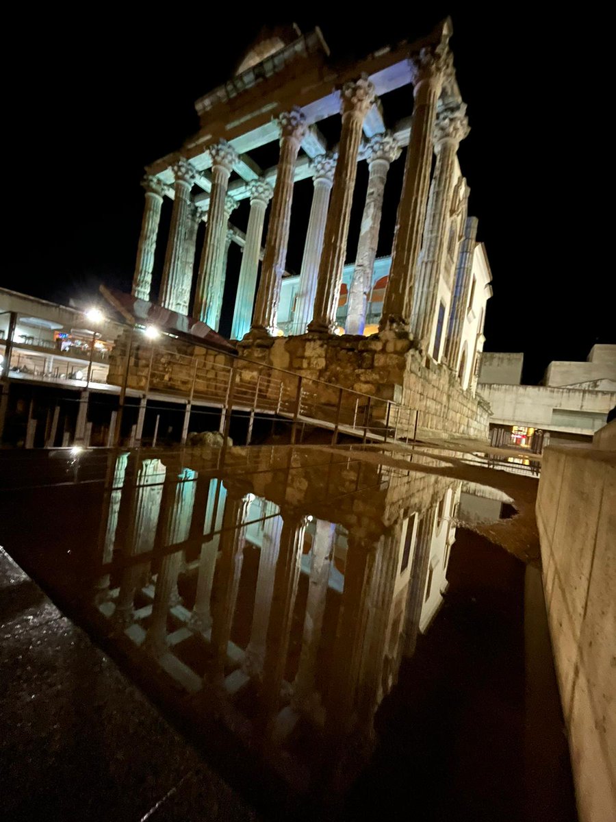 tours_activa's tweet photo. La lluvia en Mérida ha dejado estampas como estas. 
Foto: Carlos Durán
@ayto_merida 
@Turismo_Merida_ 
@MeridaSecreta 
@GrupoCPHE https://t.co/sbMciBfZDm