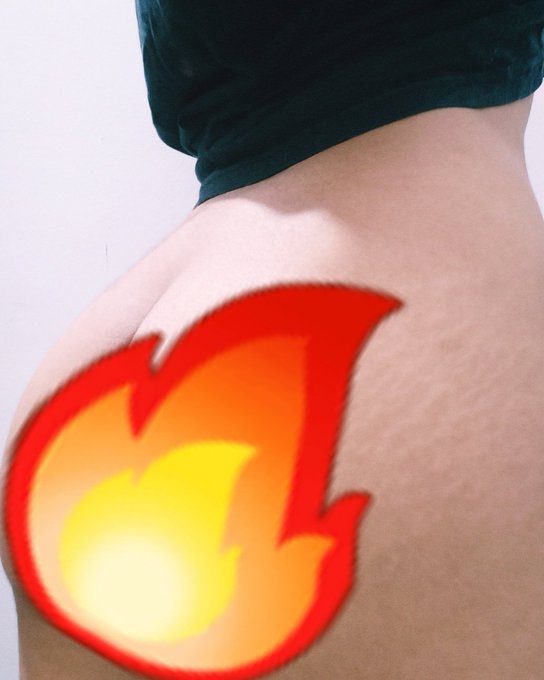 🍑🥵 https://t.co/Trgaz3YQk1