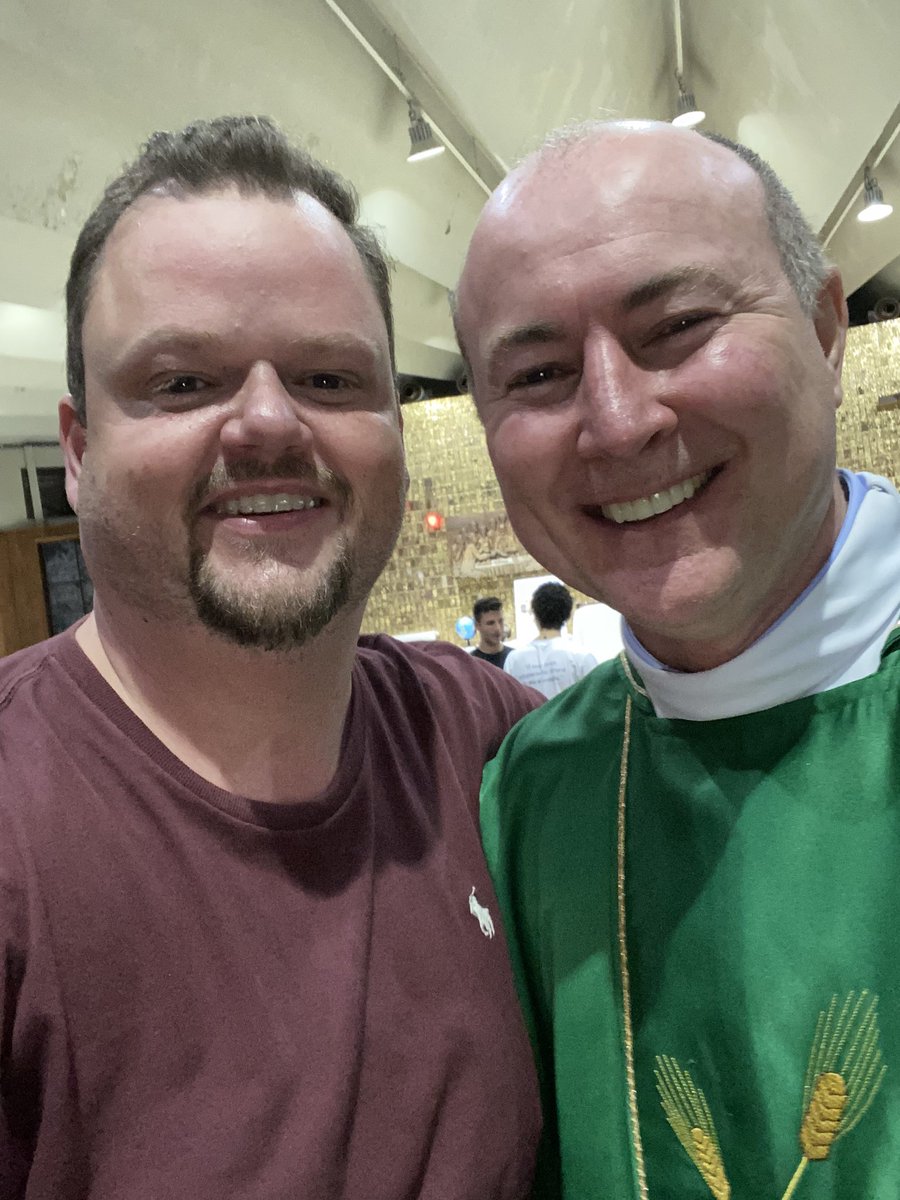 Leo_Mion's tweet photo. Participamos hoje da missa de 7º dia de falecimento do amigo querido Sr Henrique Stringari, aproveitamos e recebemos uma benção familiar do amigo Padre Zico (Reginei Modulo) e agradecemos as bençãos dioturnamente recebidas 🙏🏼 #igrejacatolica #Deus #bênçãos https://t.co/PS8JIKY7dJ