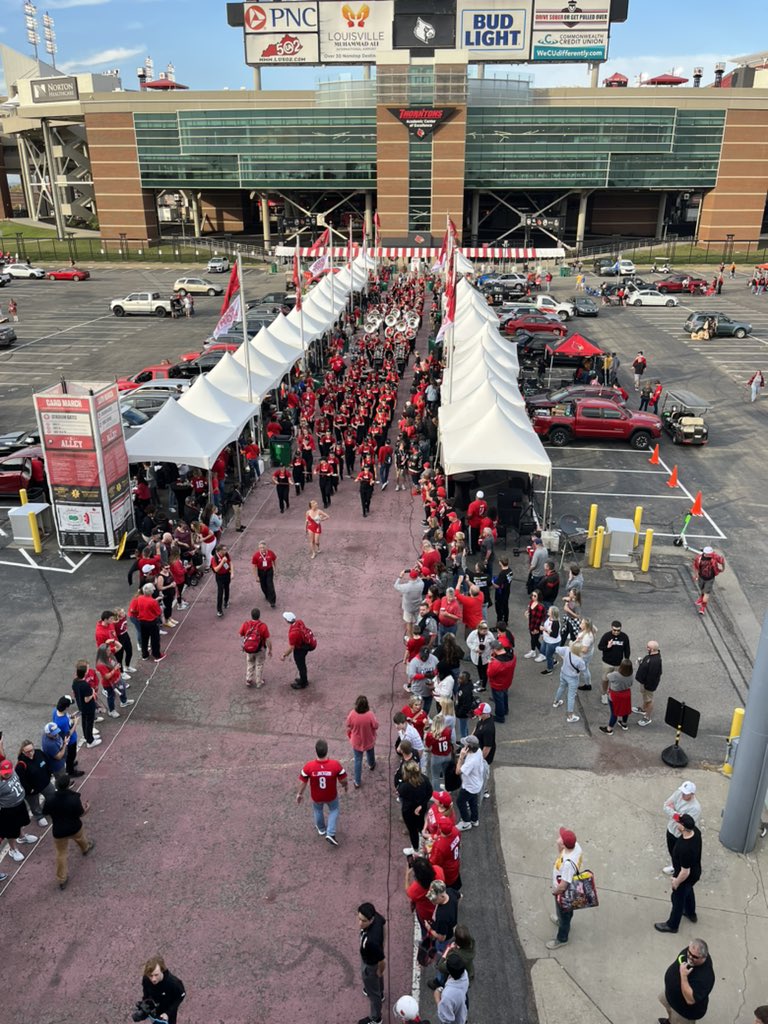 PGHAkeem's tweet photo. UofL Homecoming 2022βΌοΈπ #GoCards #Revelxp https://t.co/ETcNuFAcUX