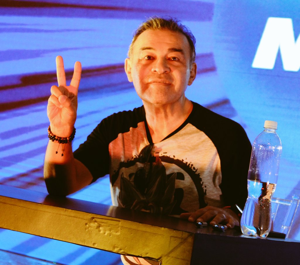 FreeSportSV's tweet photo. #AlChileSV | #GokuEnElSalvador Excelente anécdotas vivió Soyapango esta tarde con #MarioCastañeda la voz de #Goku. #MundoComic. https://t.co/8DyMJrBRkH