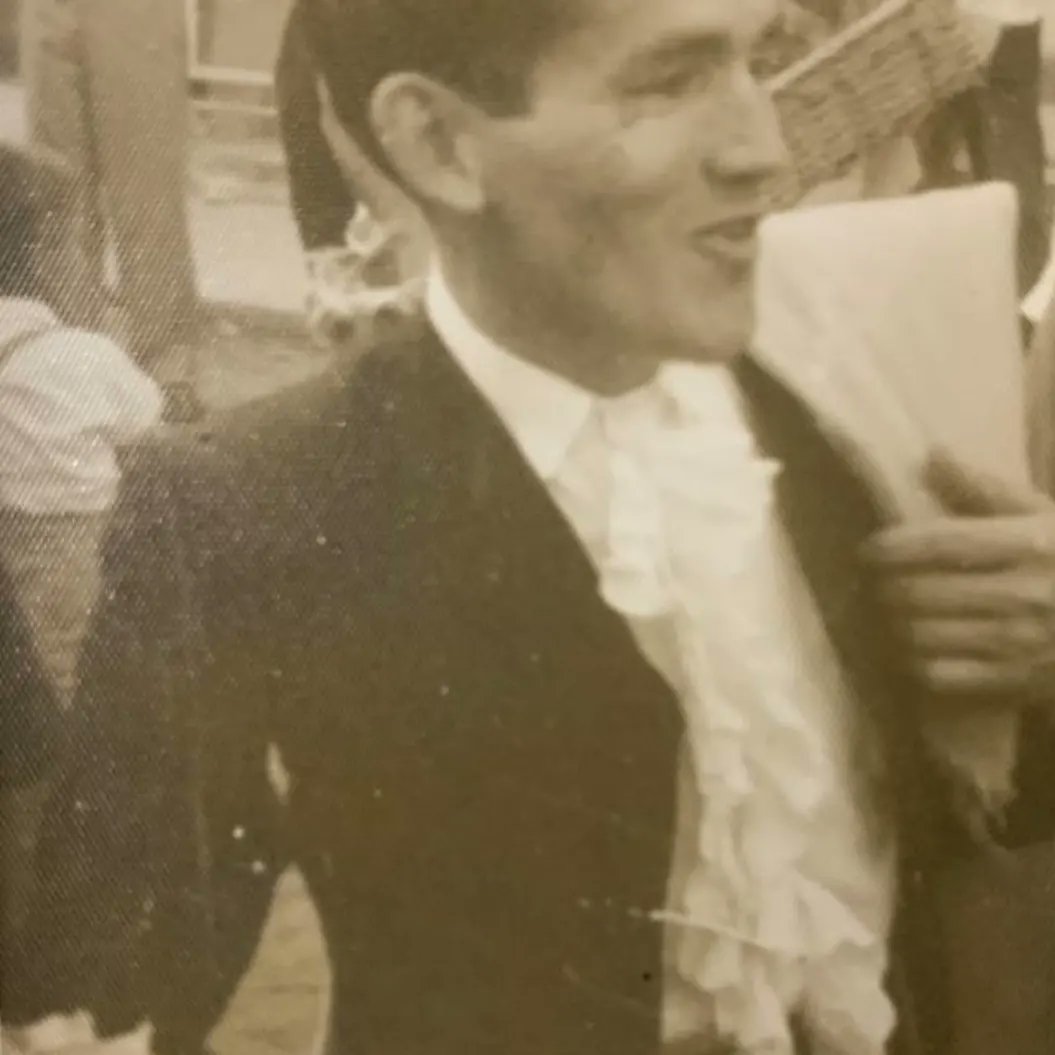 Hoy hace 13 años nuestro querido padre y esposo se ha ido para un mejor lugar, esperamos siempre que se encuentre muy bien donde quiera que esté, siempre recordándole y amamdolo muchísimo por ese gran ser humano que fue, un gran esposo un gran padre y una gran hijo.