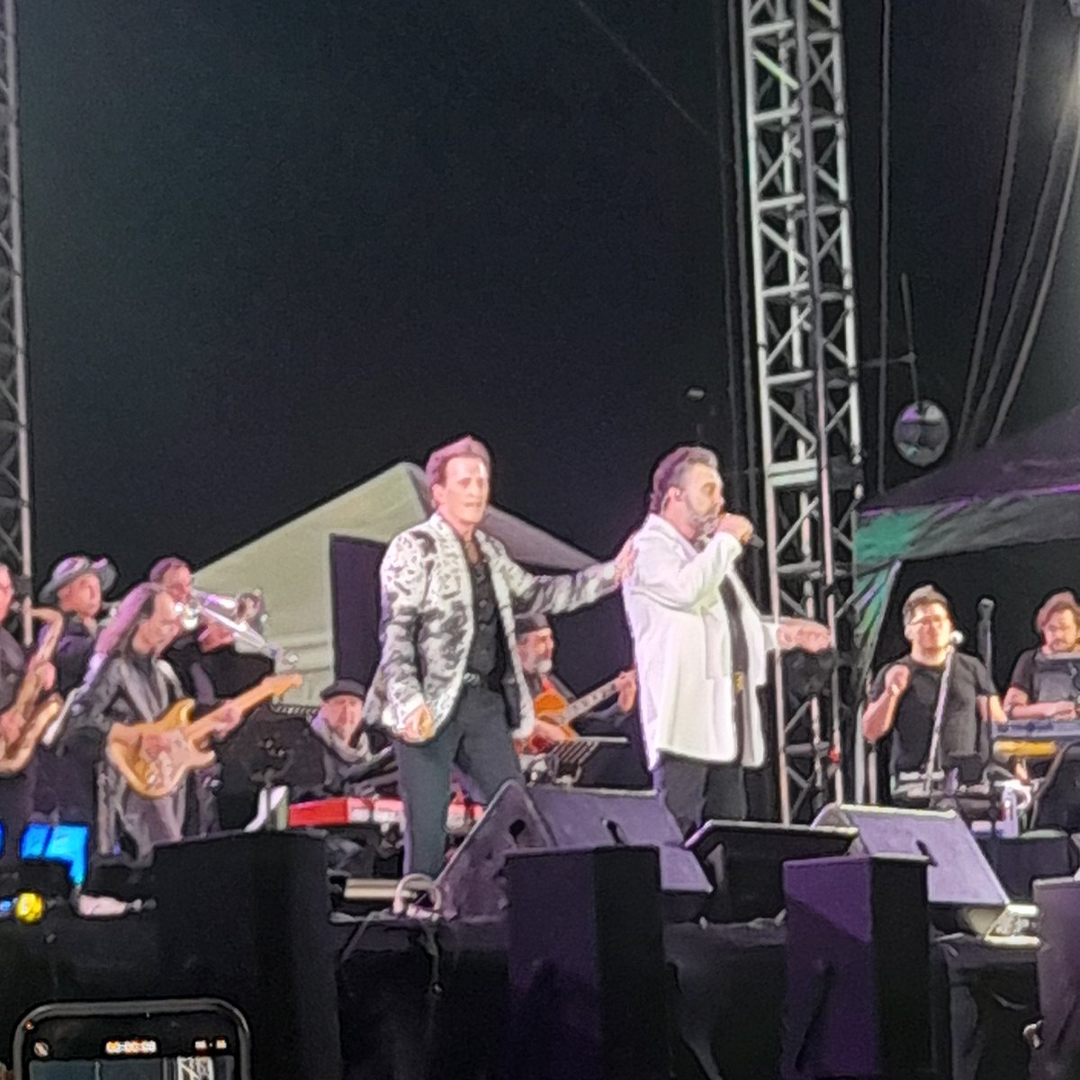 Moni_Rojas1's tweet photo. Concierto #emanuelymijares https://t.co/MAhy7bpp5q