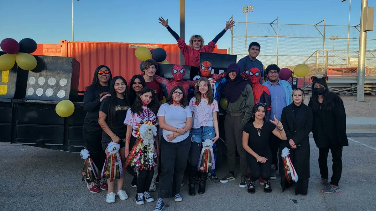 swim_el's tweet photo. Homecoming Week 2022! Proposals, Parade, and Prideππ€β€οΈ! Spidey Universe brought to life and our #H2OWarriors making FantAztec memories at #AztecEmpire! Have fun and be safe tonight! #AztecsNochipa https://t.co/iG0VUxom24
