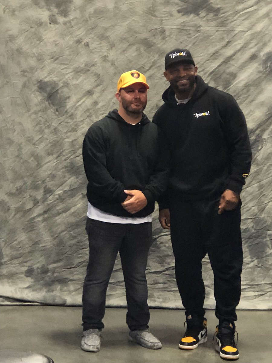 CSASHOWS's tweet photo. Fred Taylor signing at the CSA Show Saturday! 

#fredtaylor  #csashow  #football #nfl #csashows #thehobby #whodoyoucollect https://t.co/cLxkDICf4y