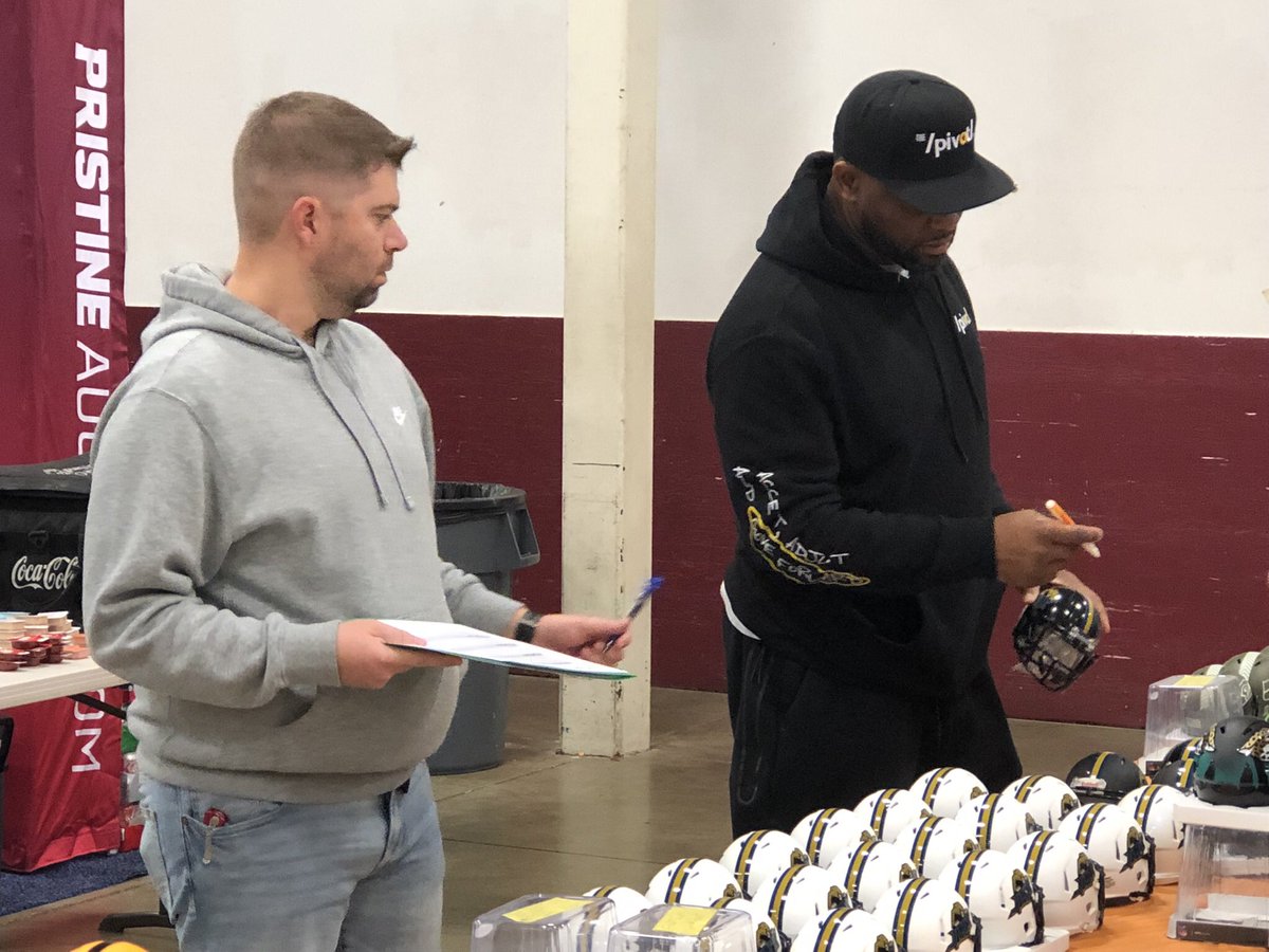 CSASHOWS's tweet photo. Fred Taylor signing at the CSA Show Saturday! 

#fredtaylor  #csashow  #football #nfl #csashows #thehobby #whodoyoucollect https://t.co/cLxkDICf4y