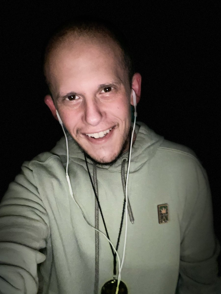 TrannabisChi's tweet photo. It’s almost time for lights out! Let’s Make Slābbin’ Contact! Link in the bio. @FRUITSLABS #letsmakeslabbincontact #ufo #ufotwitter #uap #UAPs #uaptwitter https://t.co/nmwtOKP8yN