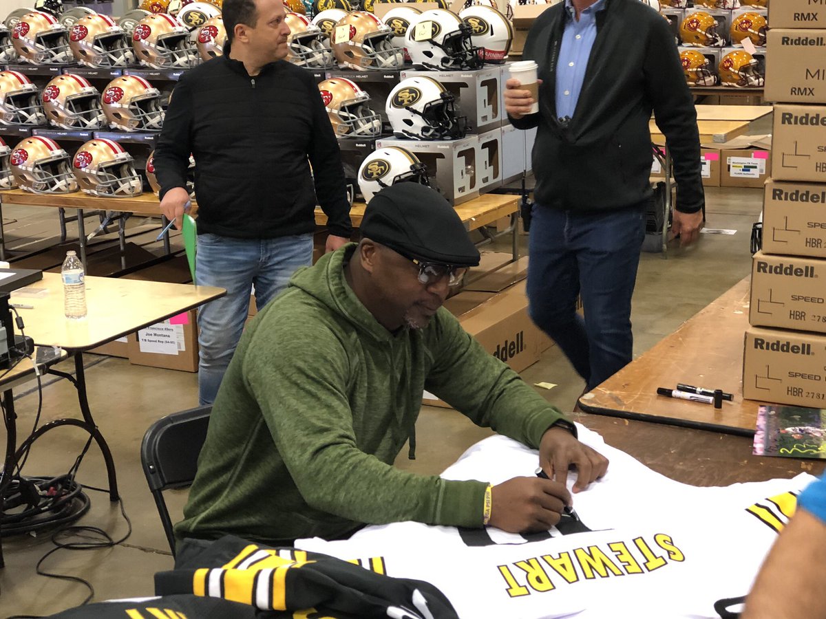 CSASHOWS's tweet photo. Kordel Stewart signing at the CSA Show Saturday!
#KordelStewart #csashow #football #nfl #csashows #thehobby #whodoyoucollect https://t.co/cR6m0XXGIf