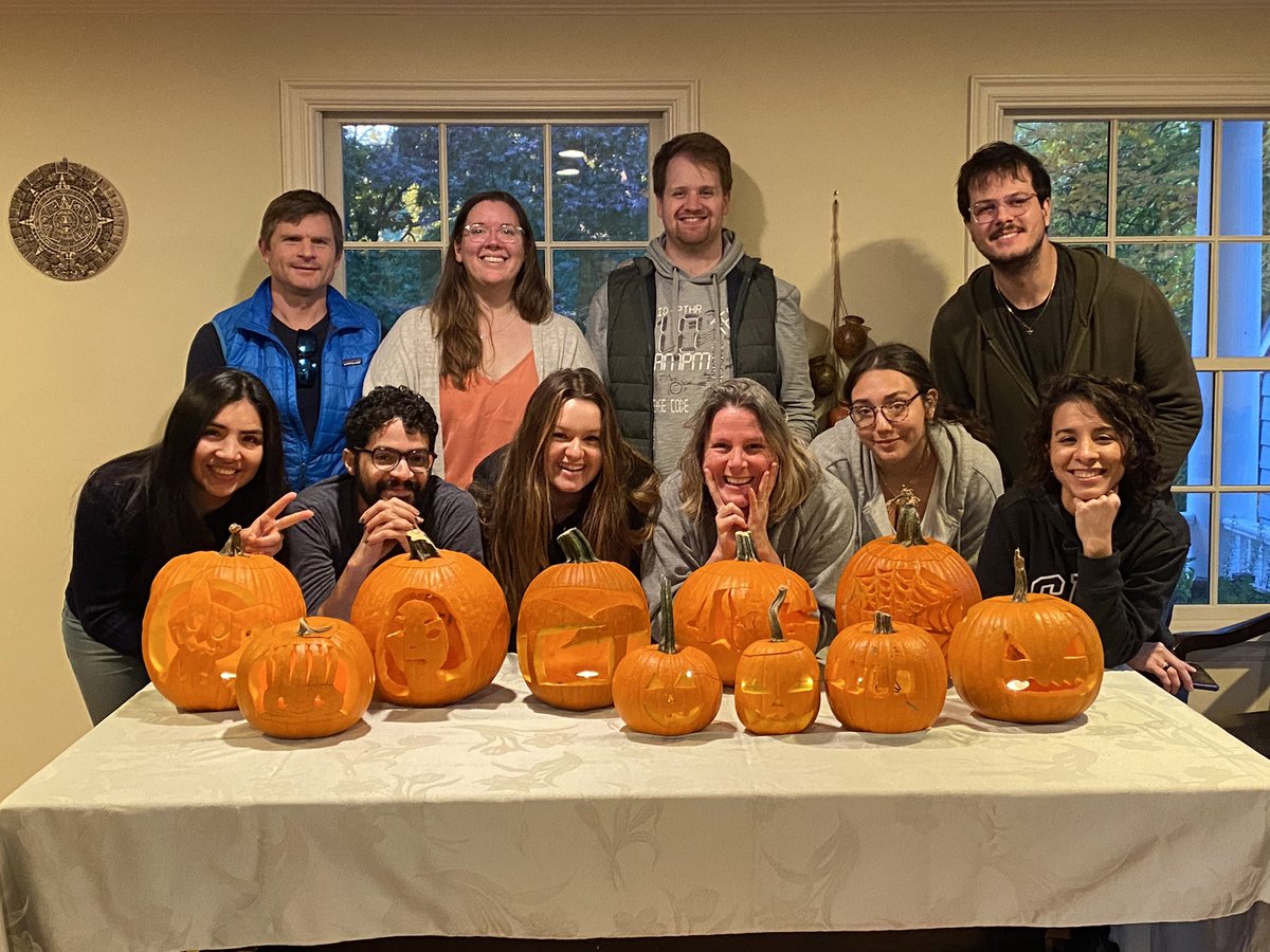 ana_bosslady's tweet photo. Not everyone is here, but still we did good! happy Halloween from the #Carnavallab https://t.co/NDiWvXyGE7