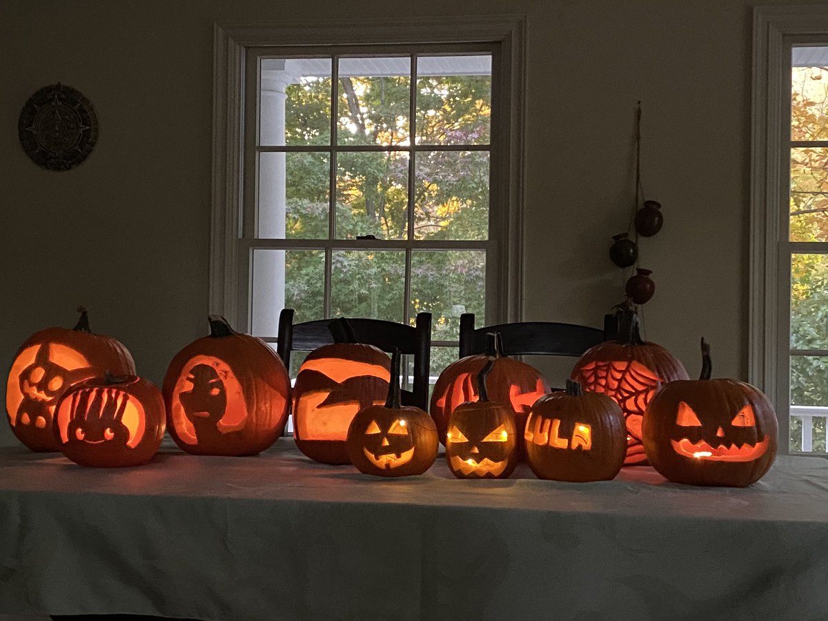 ana_bosslady's tweet photo. Not everyone is here, but still we did good! happy Halloween from the #Carnavallab https://t.co/NDiWvXyGE7