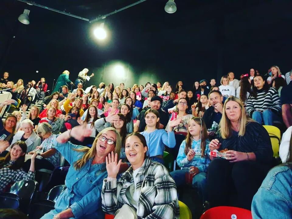 swanleync's tweet photo. Our 'little' trip to see the English Roses vs The Uganda She Cranes in the final test of the series.

Inspiring netball (and DJ'ing) and all 96 of us present and accounted for!

🌹🌹🌹🌹🌹🌹

#SwanleyNC #EnglandNetball #Roses #InternationalNetball #Squad https://t.co/fcgvVzZzHc